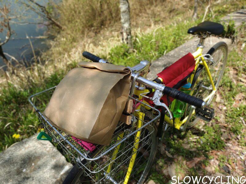 自転車 自作のフロントラック かごと紙袋