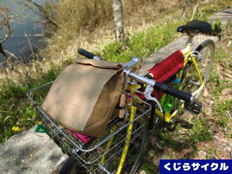 自転車 自作のフロントラック かごと紙袋